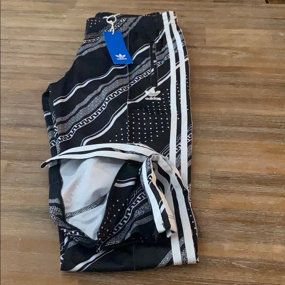 Adidas Originals track pants TAGS STILL ON - Picture 2 of 2